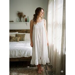 STARDUST White Lace Nightgown Cottagecore Victorian Ruffle Medium Sleepwear VTG
